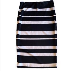 EUC Sans Souci elastic waist black and white striped maxi skirt